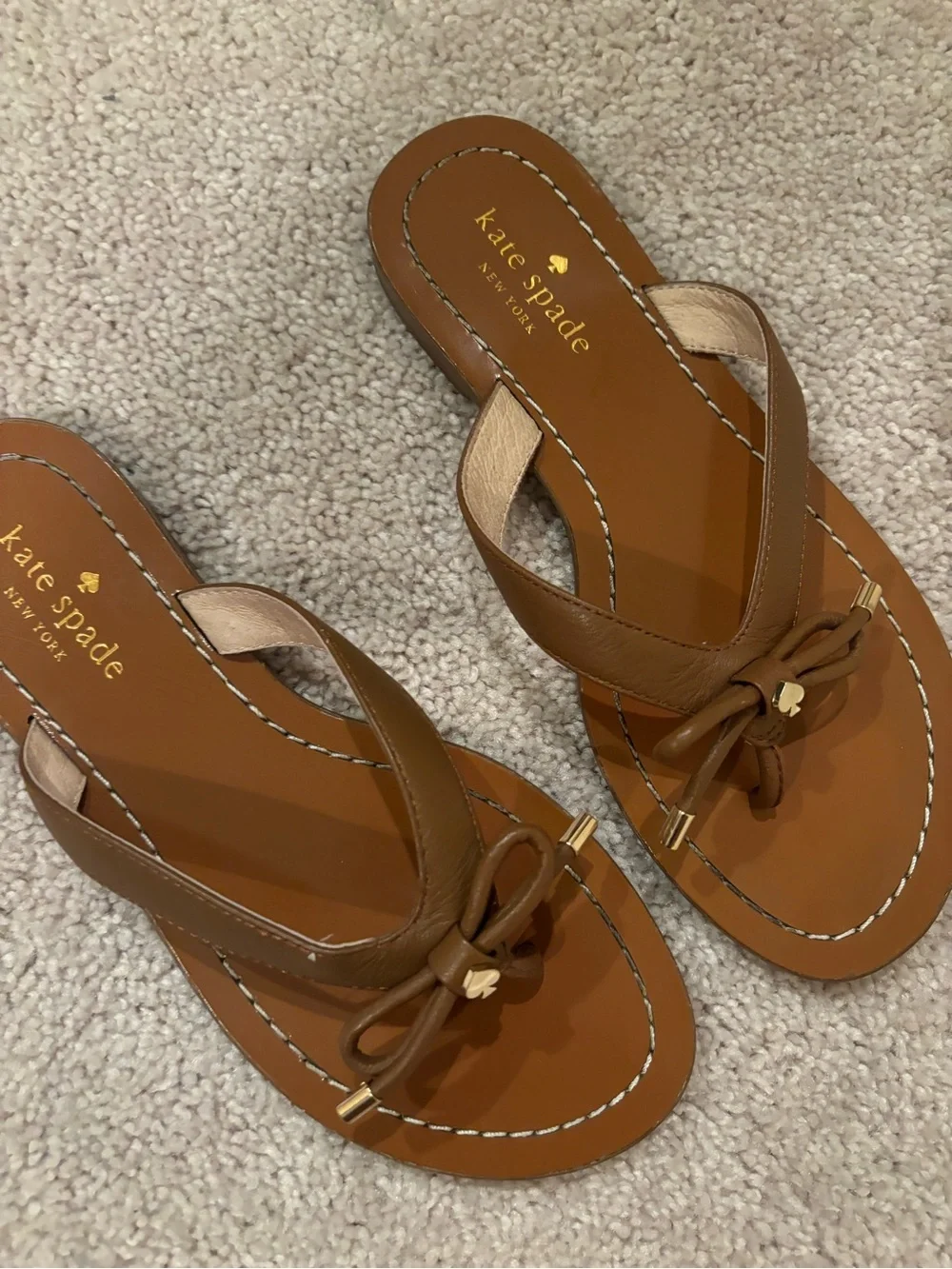 Kate Spade leather bow thong sandals size 6